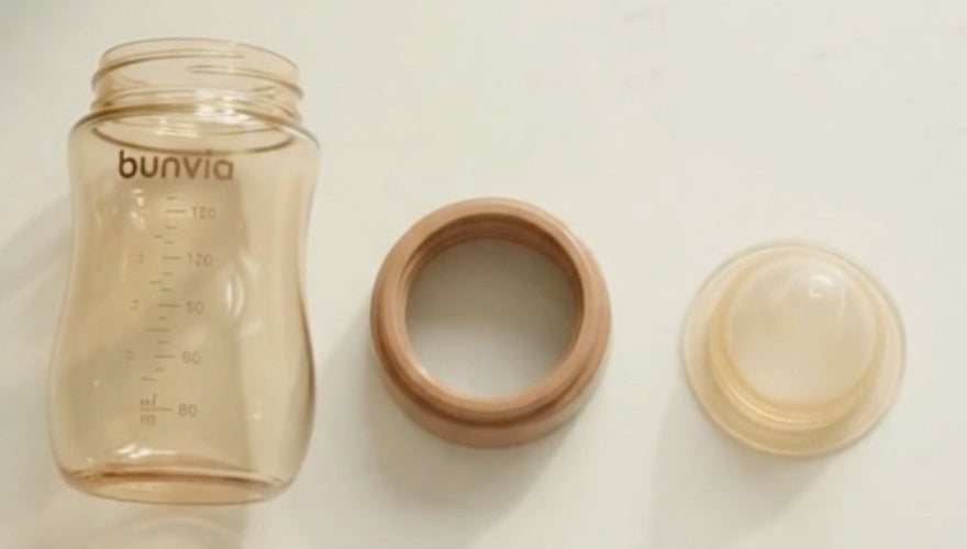 The three parts of the Bunvia bottle: bottle, collar and teat